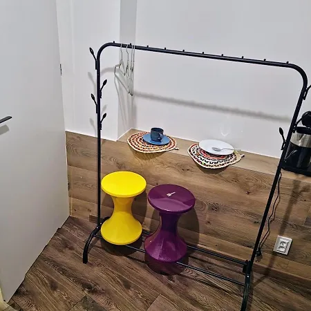 Tiny Old Town Apartment *